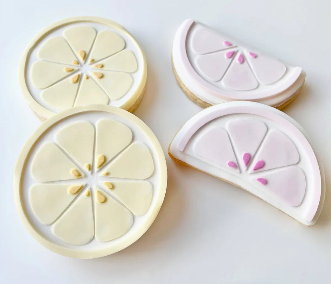 Lemon slice with pips (half)