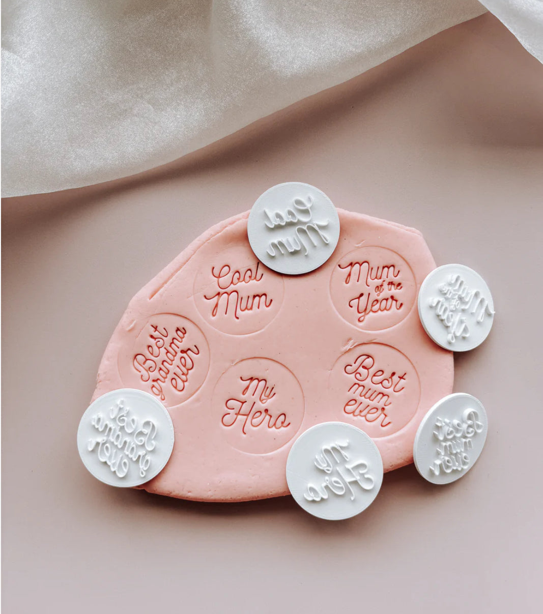 Wavy Glass - customisable drinks token
