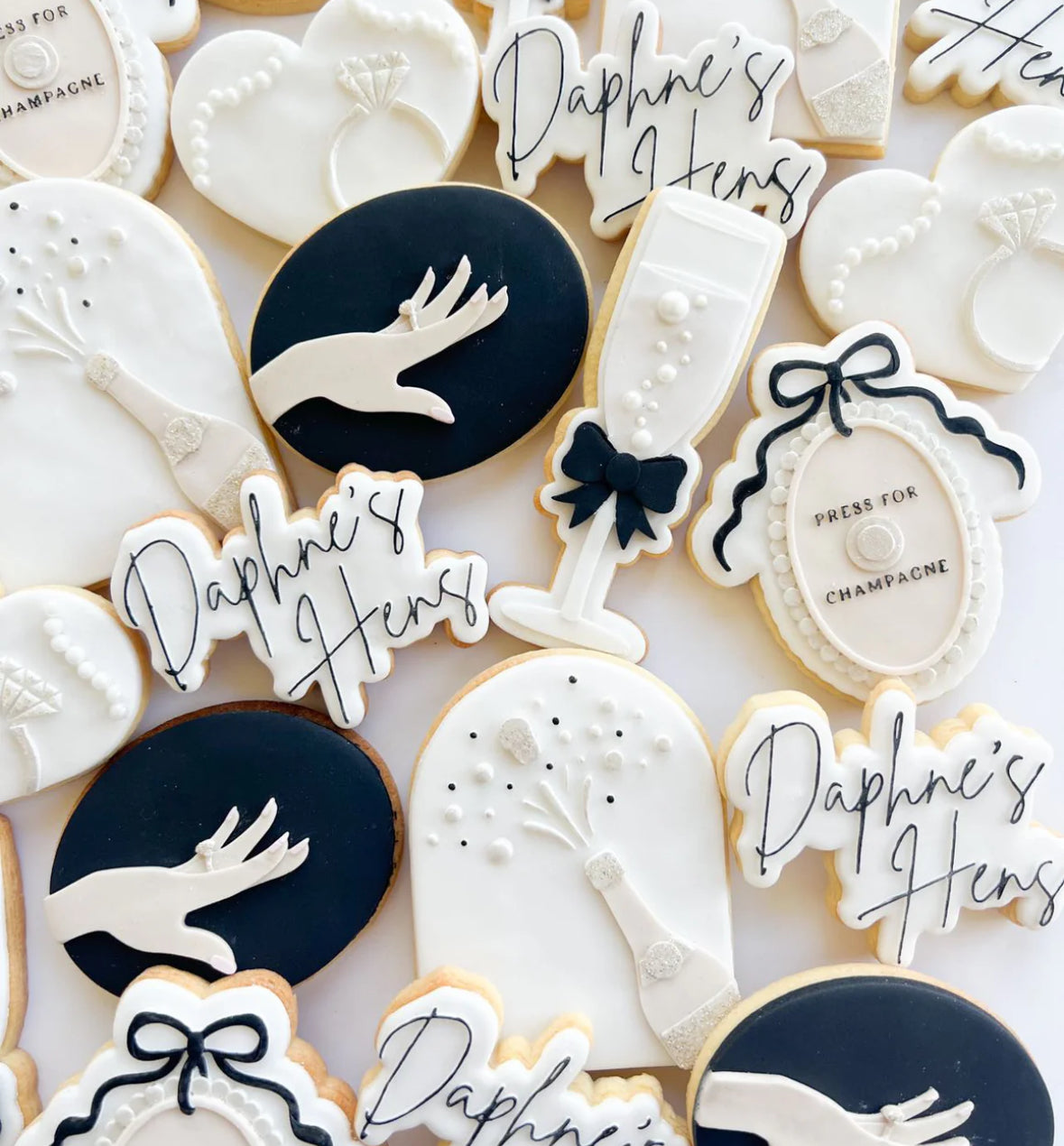 Engagement hand (oval cookie)